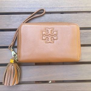 TORY BURCH LEATHER CLUTCH - PERFECT CONDITION